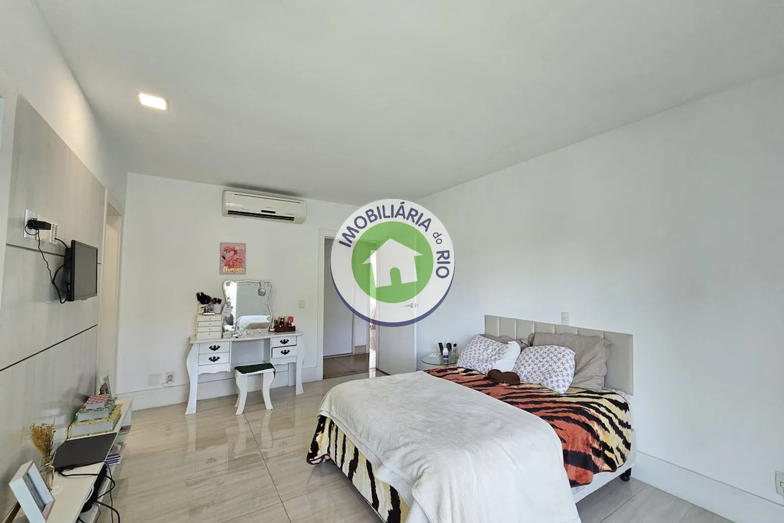 Casa com 5 quartos e 5 banheiros, cozinha fechada — photo 52