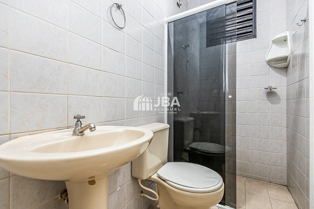 Wood or laminate floors in a 2-bedroom apartment, 68 m² — photo 13