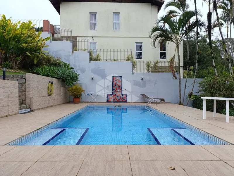 Studio in a building with a pool — photo 22