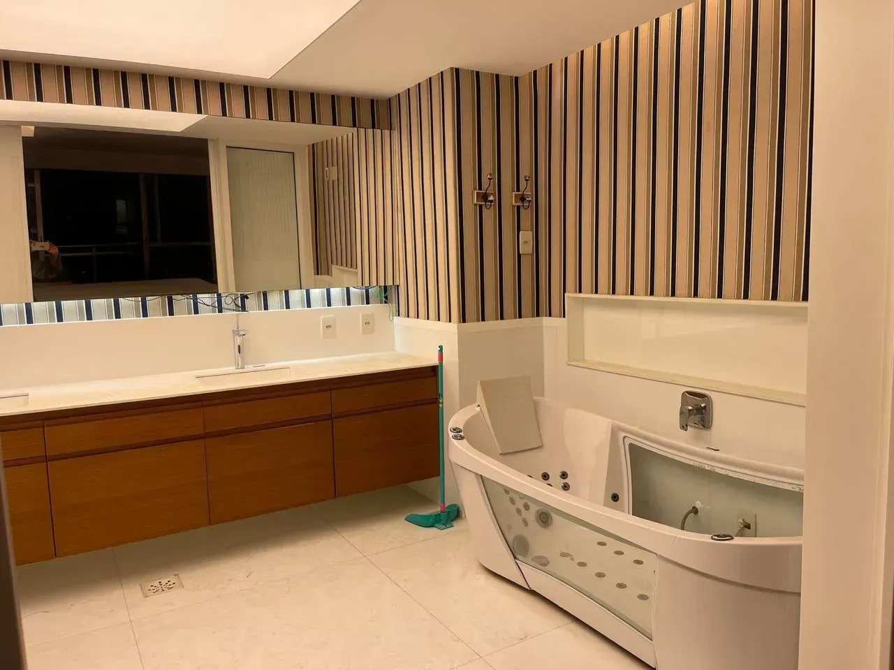 Furnished apartment with 4 suites and 375 m² — photo 7