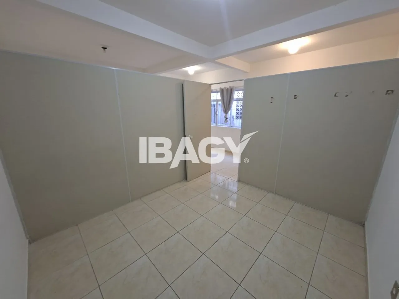 Unfurnished studio with 1 bedroom and 32 m² — photo 5