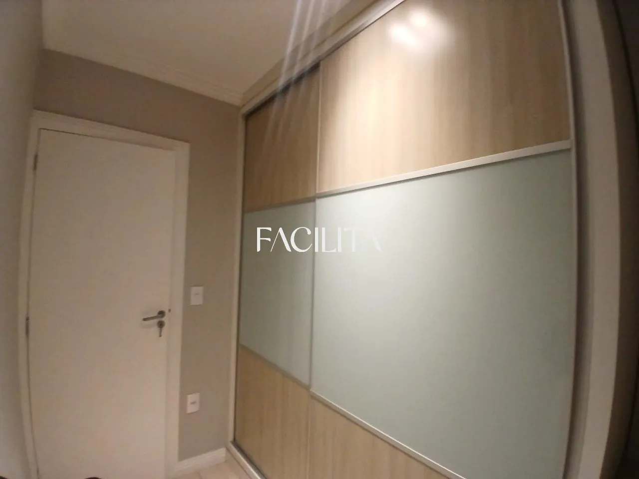 Apartamento de 3 dormitorios con baño en suite y balcón — photo 41