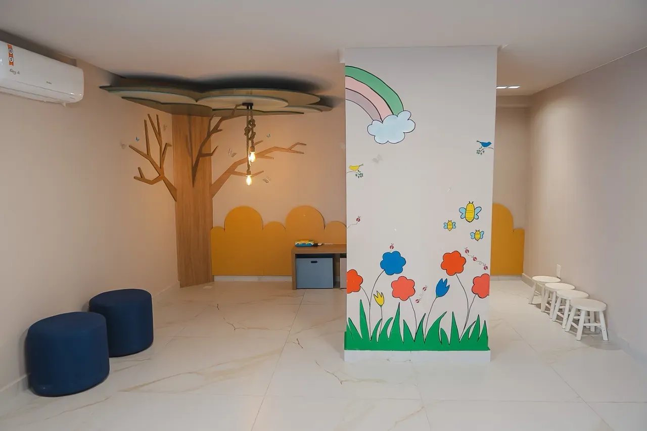 3-bedroom apartment in a building with a coworking space — photo 8