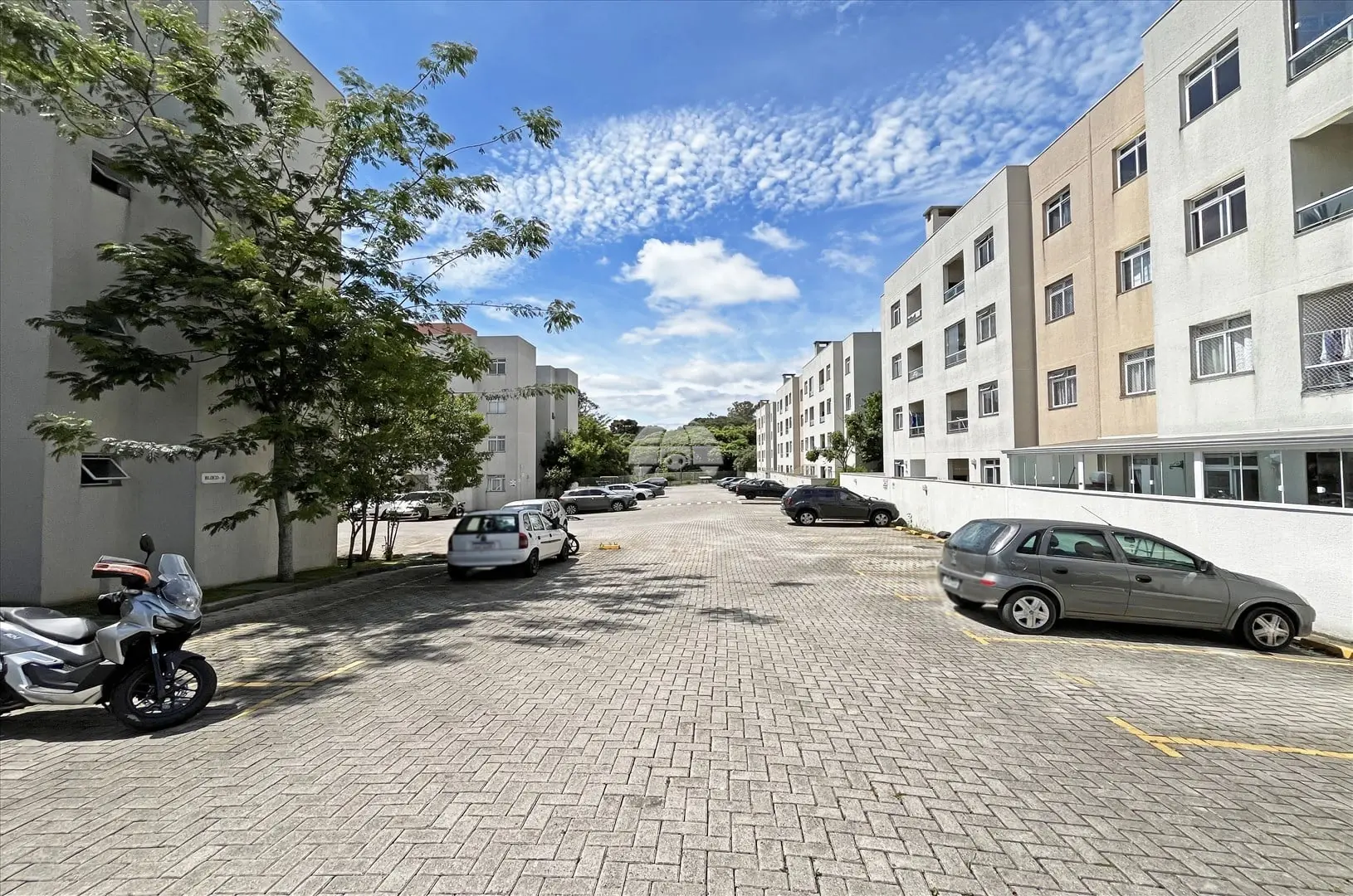 Balcony with a grill in a 2-bedroom apartment, 47 m² — photo 17