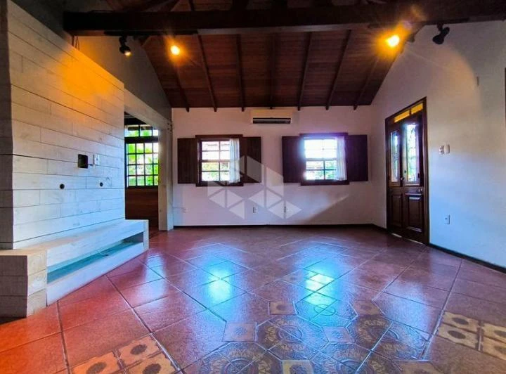 250 m² house with 4 bedrooms and built-in balcony grill — photo 3