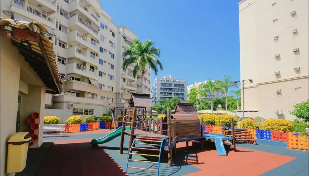 2-bedroom apartment in a building with a pool — photo 20