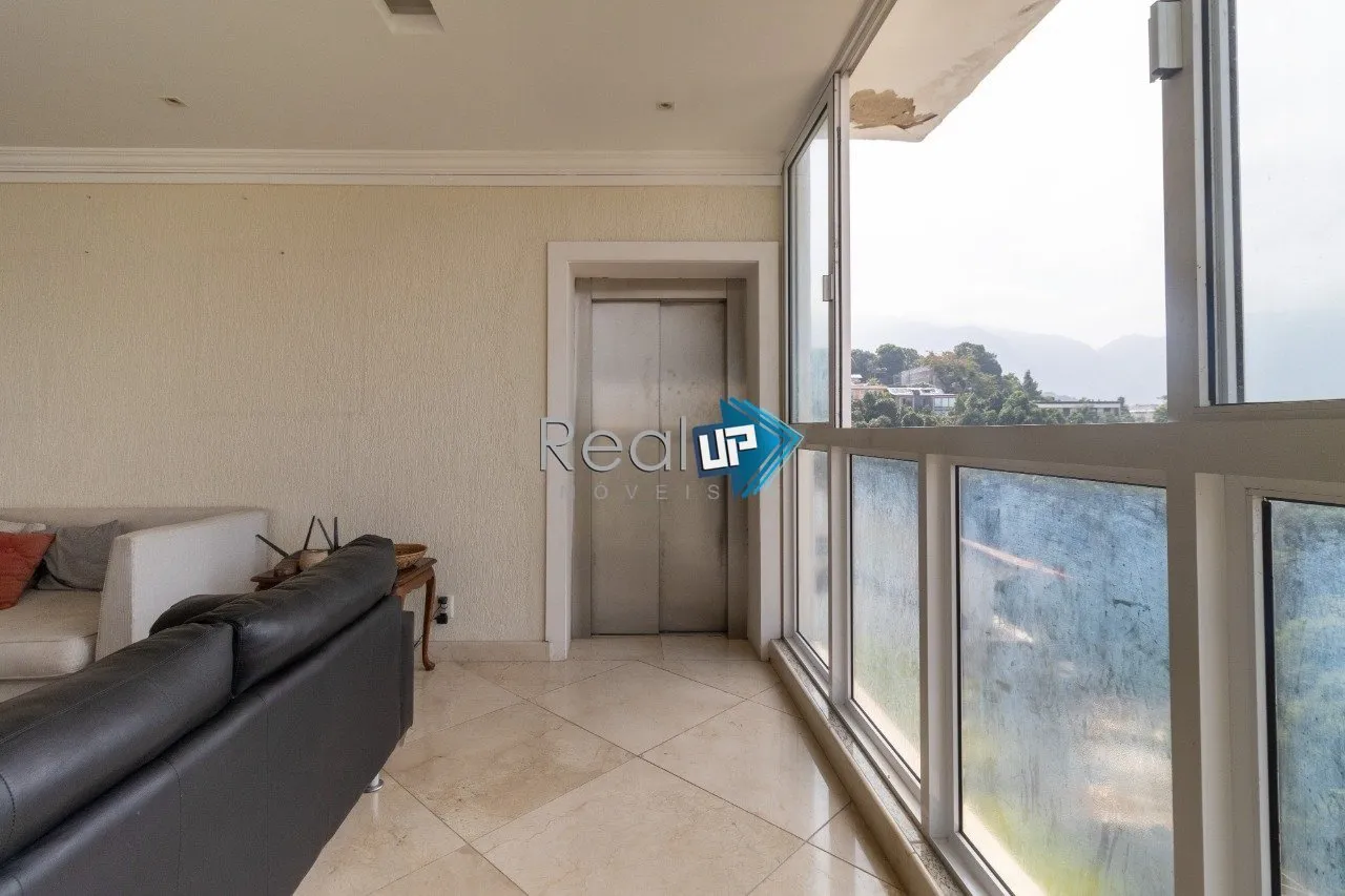Condominium house with 5 bedrooms and 1081 m² plus laundry — photo 9