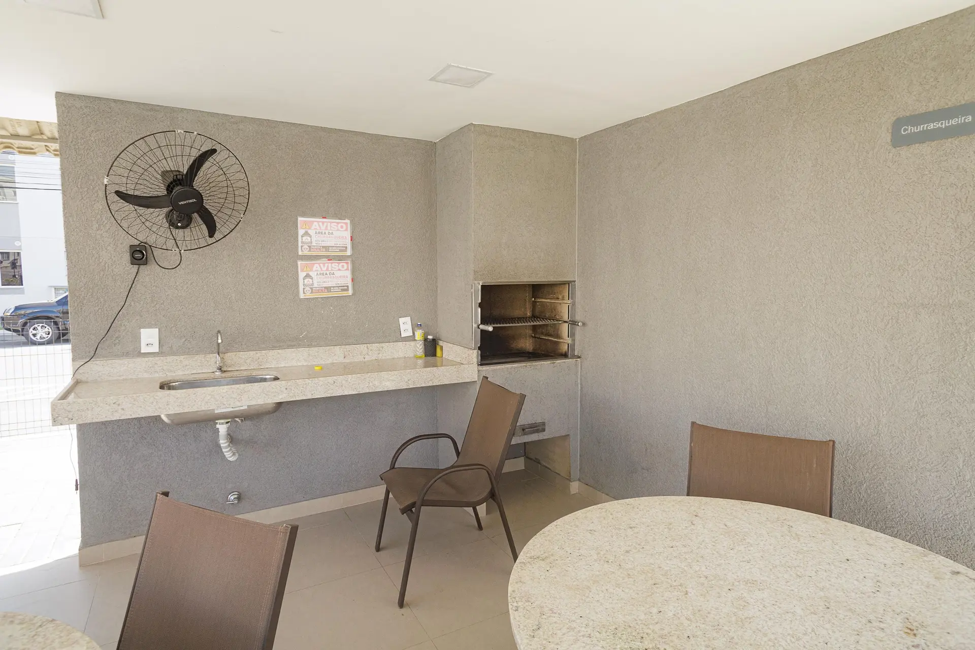 Apartamento sin amueblar de 2 dormitorios con plaza y lavandería — photo 4