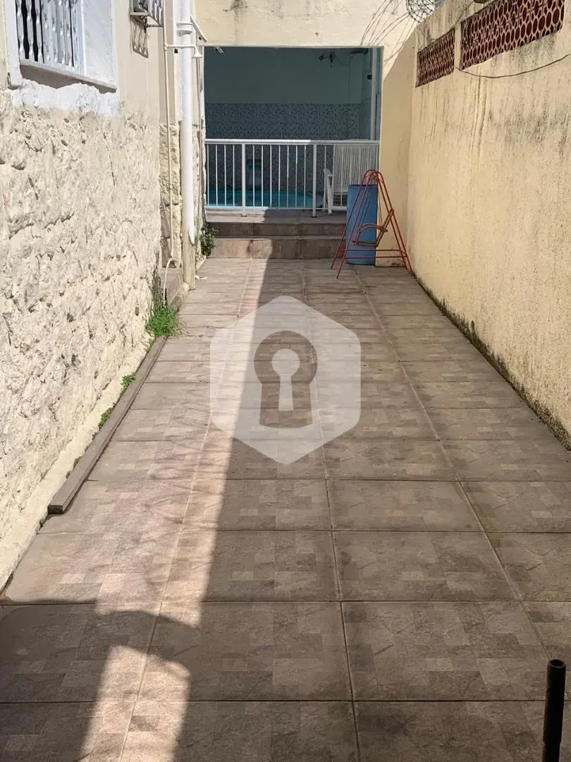 Furnished 216m² house with 4 bedrooms and balcony — photo 33