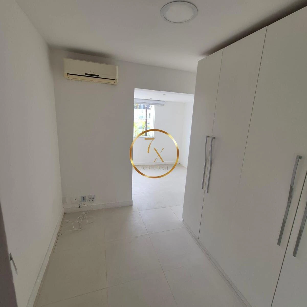 Застеклённый балкон и 3 спальни: квартира 200 м² — photo 2