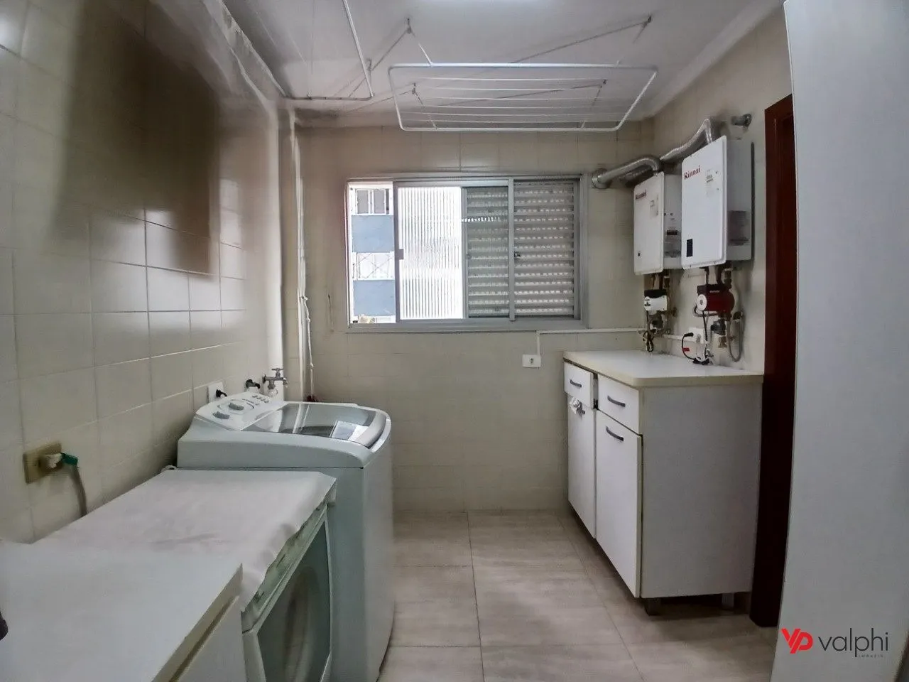 4-bedroom apartment with a walk-in closet in Curitiba — photo 23