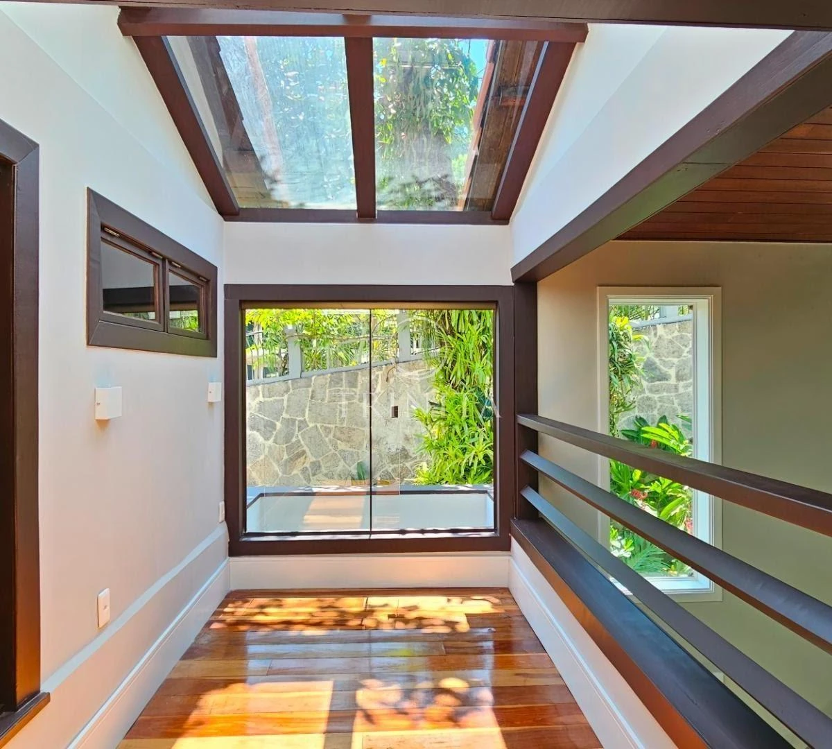 5-bedroom house with a bathtub in Rio de Janeiro — photo 32