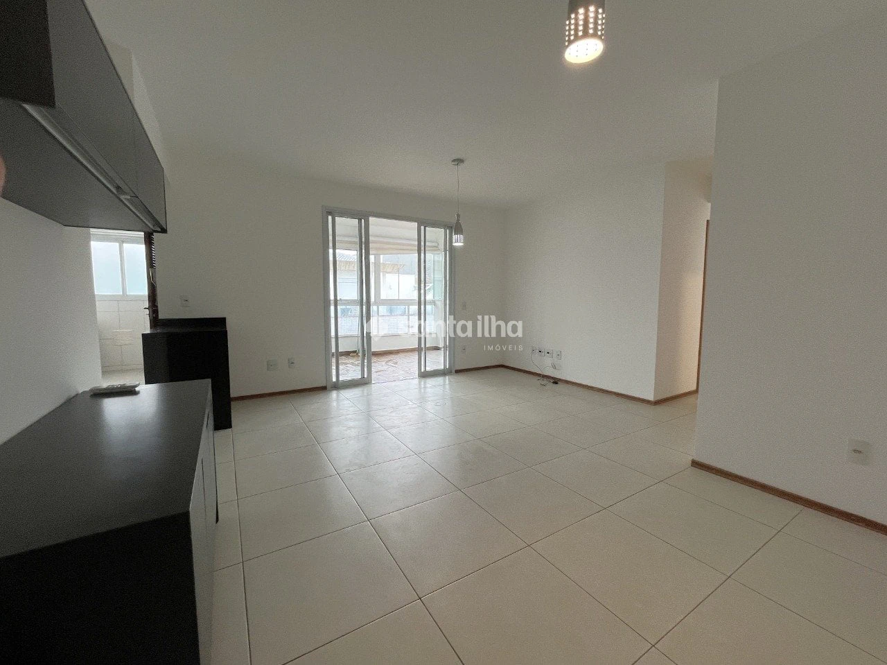 Balcony with a grill in a 2-bedroom apartment, 128 m² — photo 20