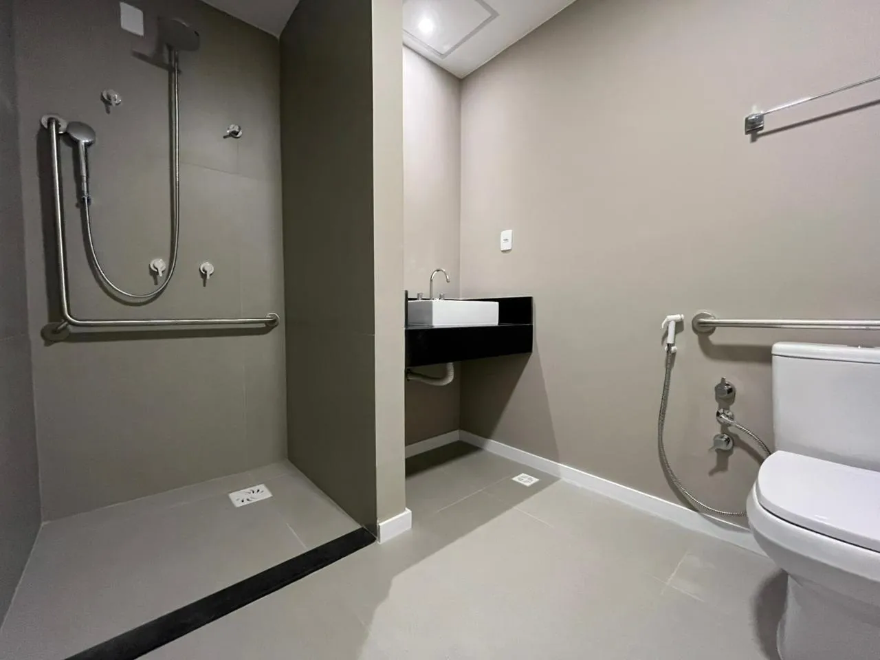 1-bedroom apartment with open-plan kitchen and 70 m² — photo 25