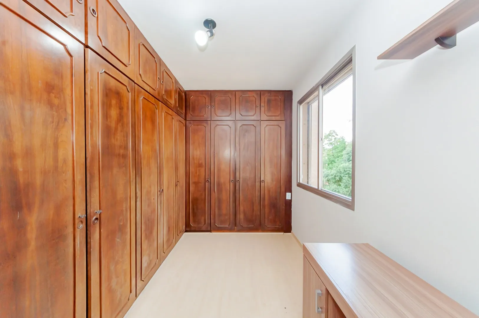 4-bedroom 239 m² apartment with 2 parking spots and 1 suite — photo 4
