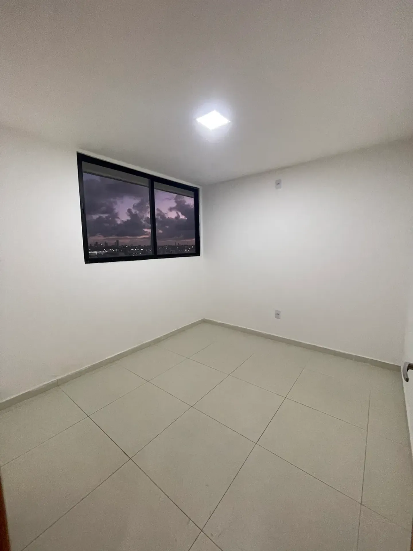 3-bedroom apartment with a grill on the balcony — photo 28
