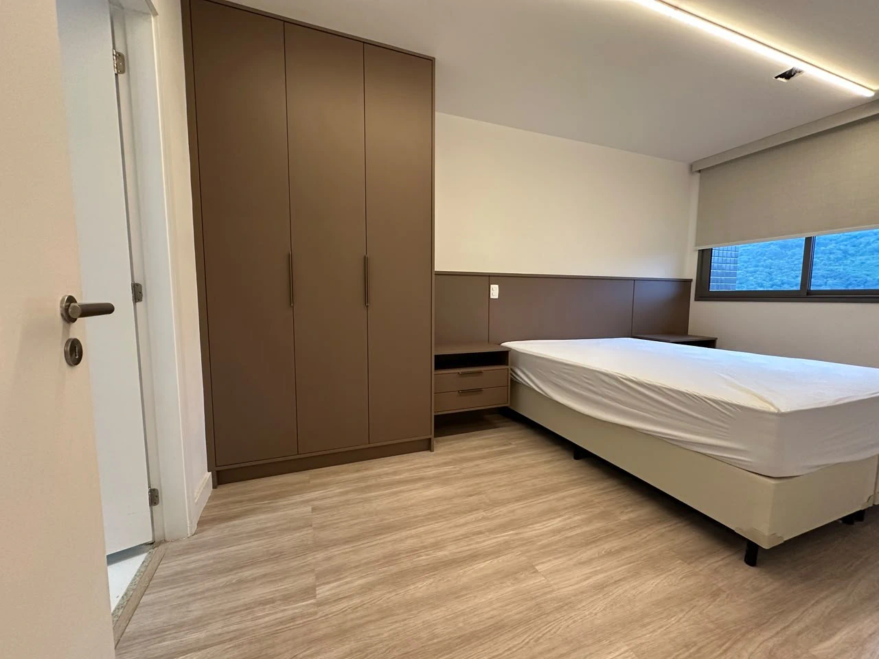 87 m² apartment with a home office and a mountain view — photo 13