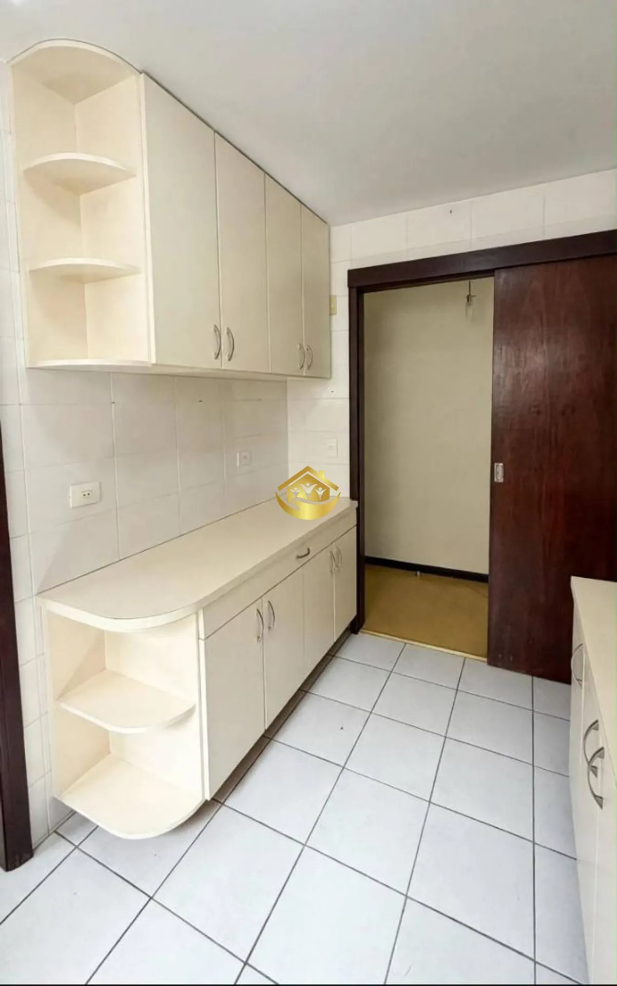 86 m² apartment with a bathtub and a grill on the balcony — photo 9