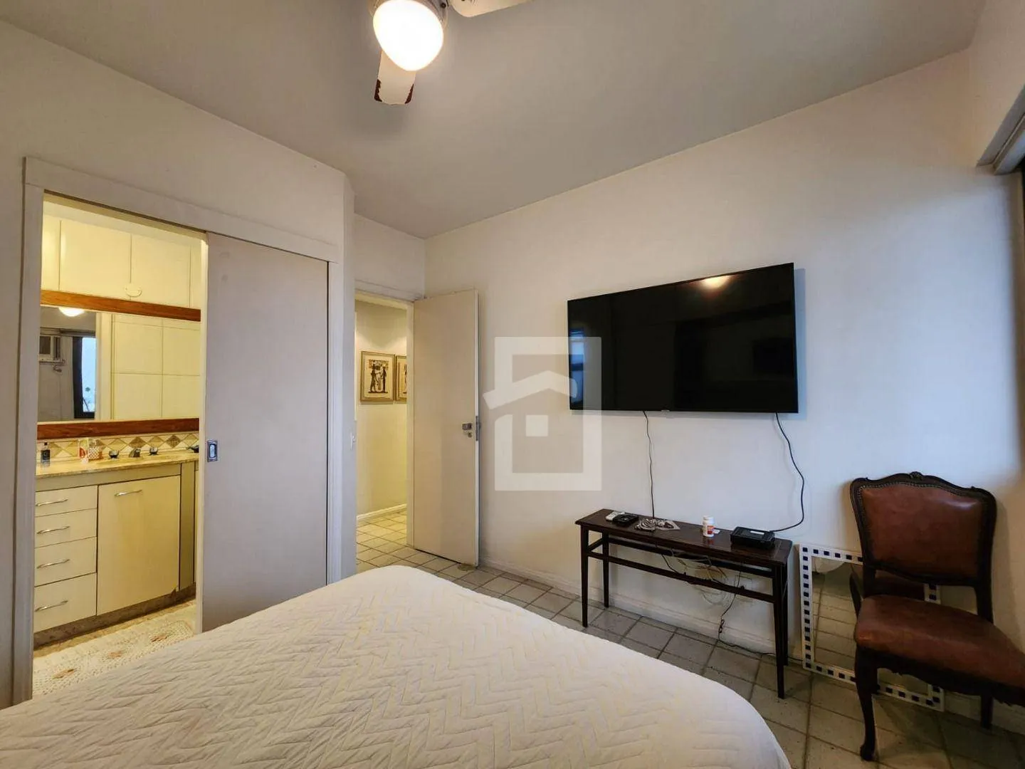 Furnished 3-bedroom apartment with 4 bathrooms — photo 27