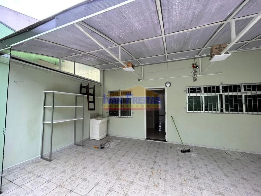3-bedroom house with a walk-in closet in Curitiba — photo 18