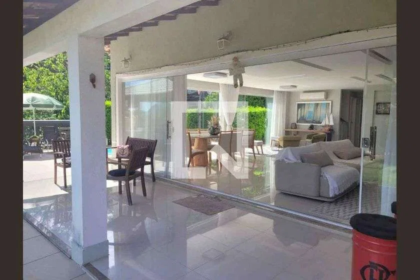 Floor-to-ceiling windows in a 6-bedroom house, 290 m² — photo 18