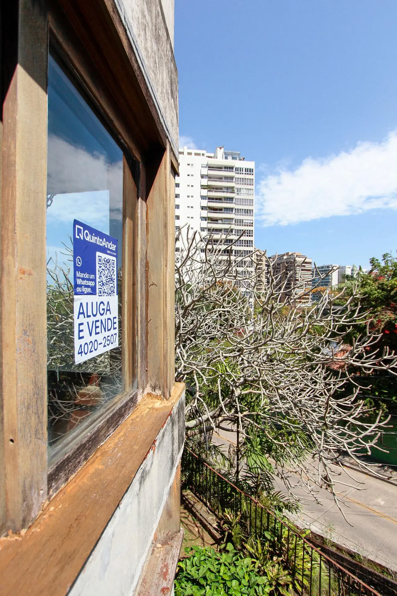 Apartamento de 109 m² com banheira e janelas do piso ao teto — photo 27