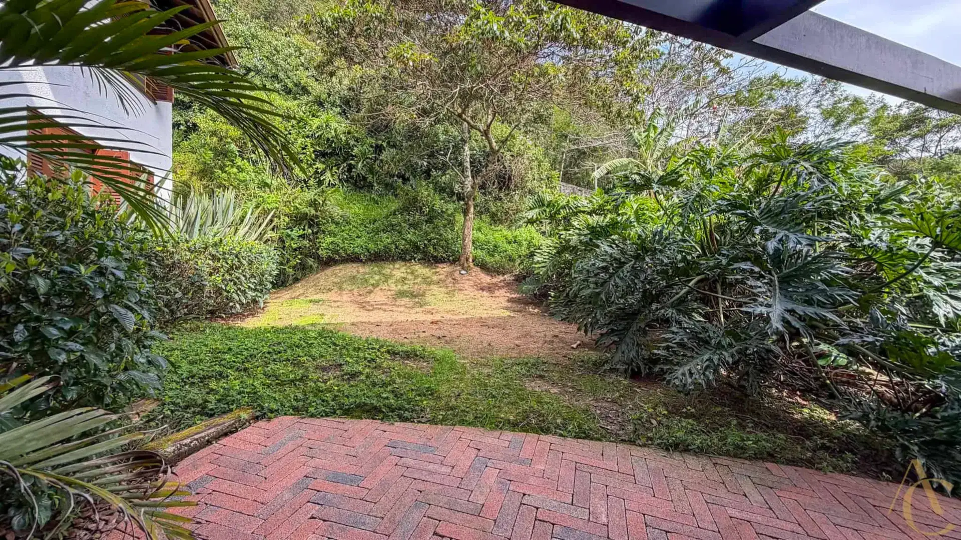 Furnished house, 689 m², with a grill on the balcony — photo 34