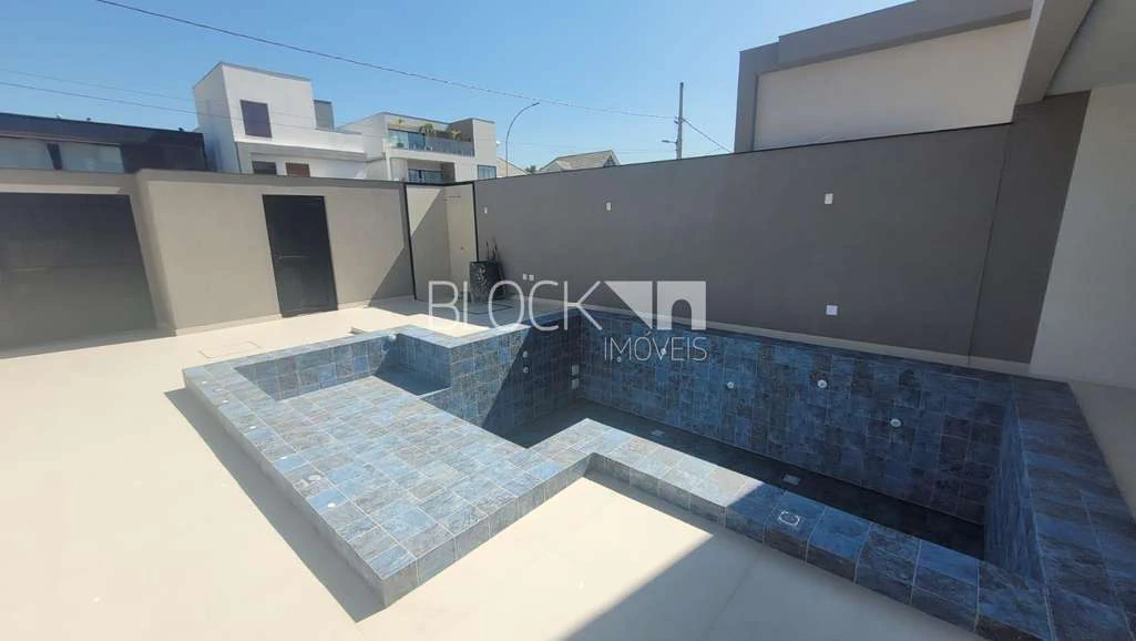 Casa com 6 suítes e cozinha americana aberta com fogão a gás — photo 12