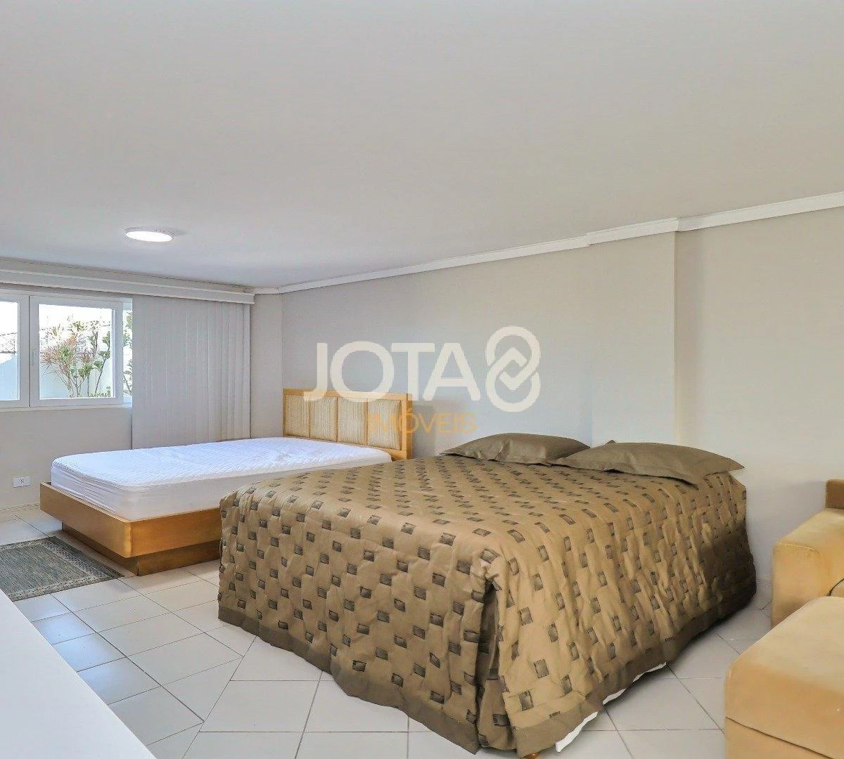 House with 5 suites, 8 baths and 6 parking spaces — photo 35