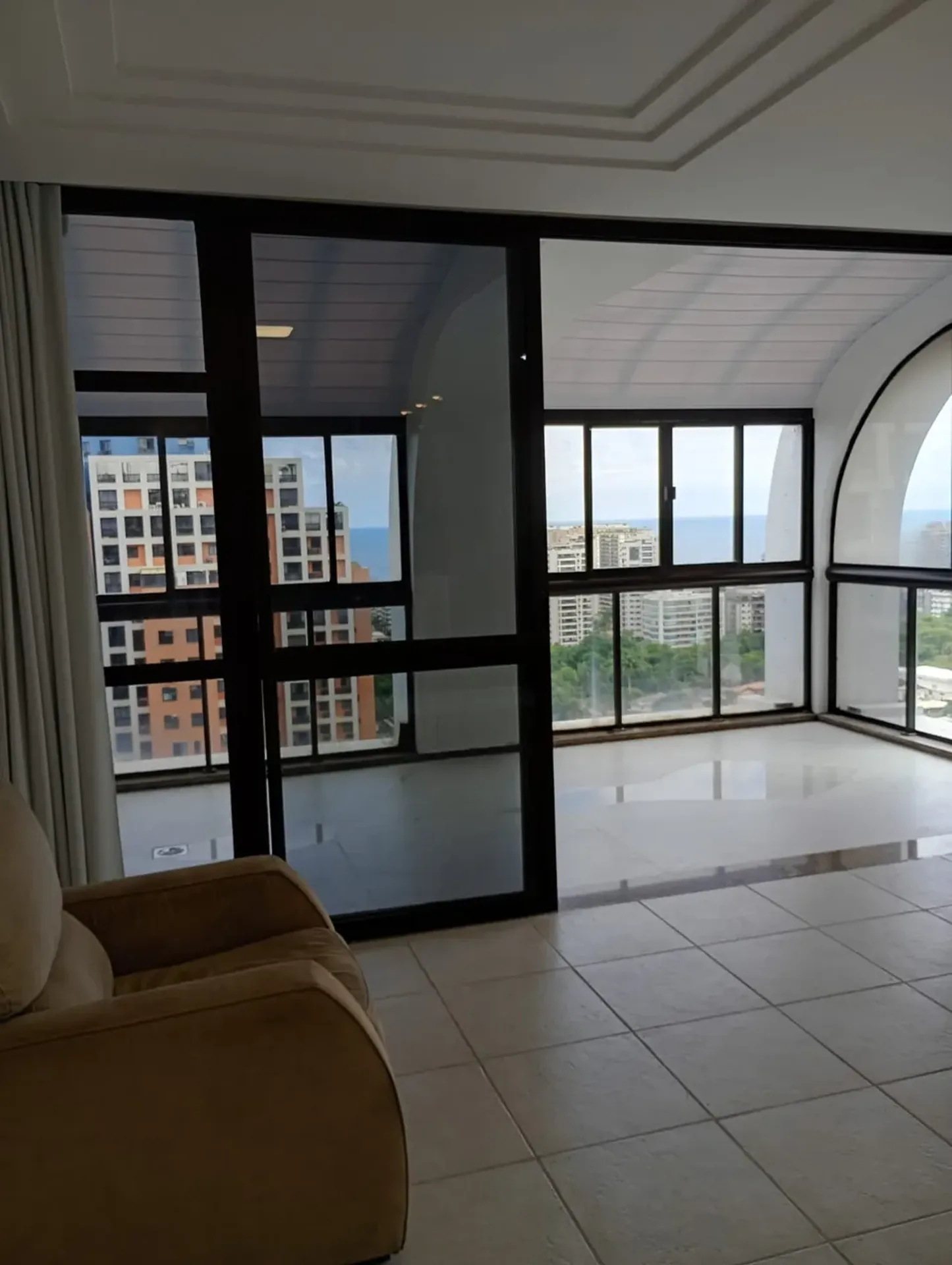 3-bedroom apartment with floor-to-ceiling windows — photo 11