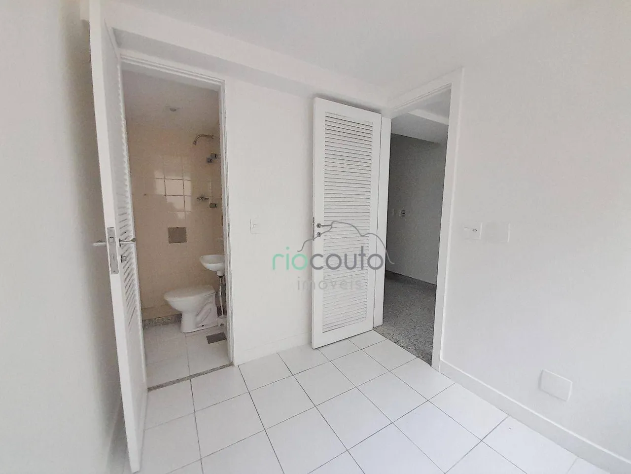 Apartamento de 4 dormitórios com 5 banheiros e área 198 m² — photo 13
