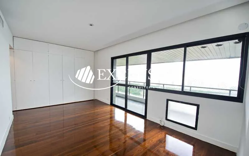 Residential apartment with 4 bedrooms and enclosed balcony — photo 21