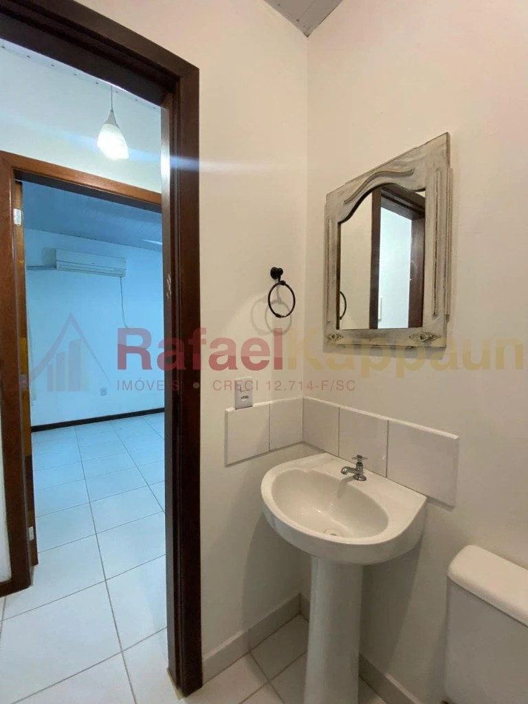 One-bedroom apartment with a mountain view in Florianópolis — photo 8