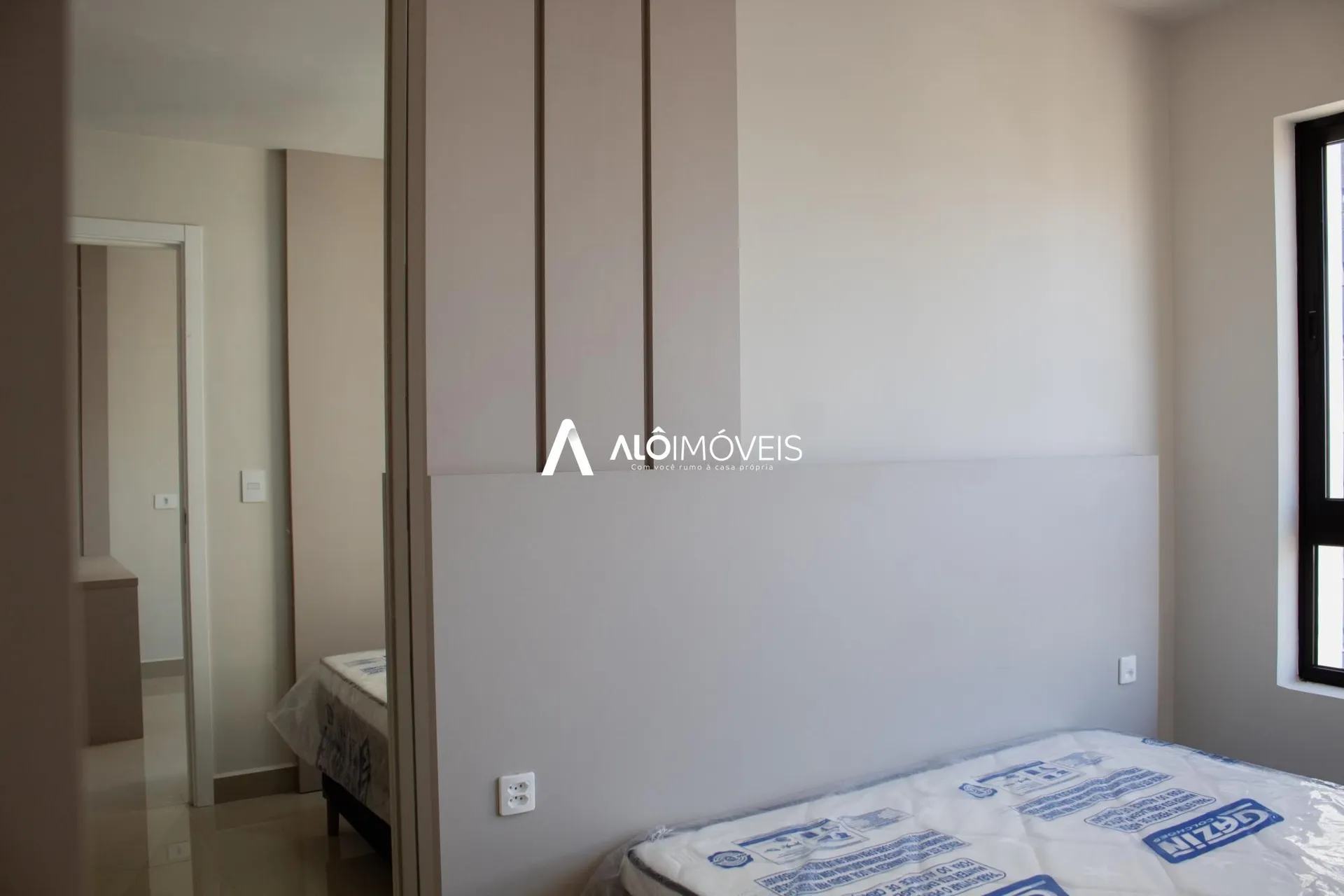 Furnished 1-bedroom apartment with open-plan kitchen — photo 31
