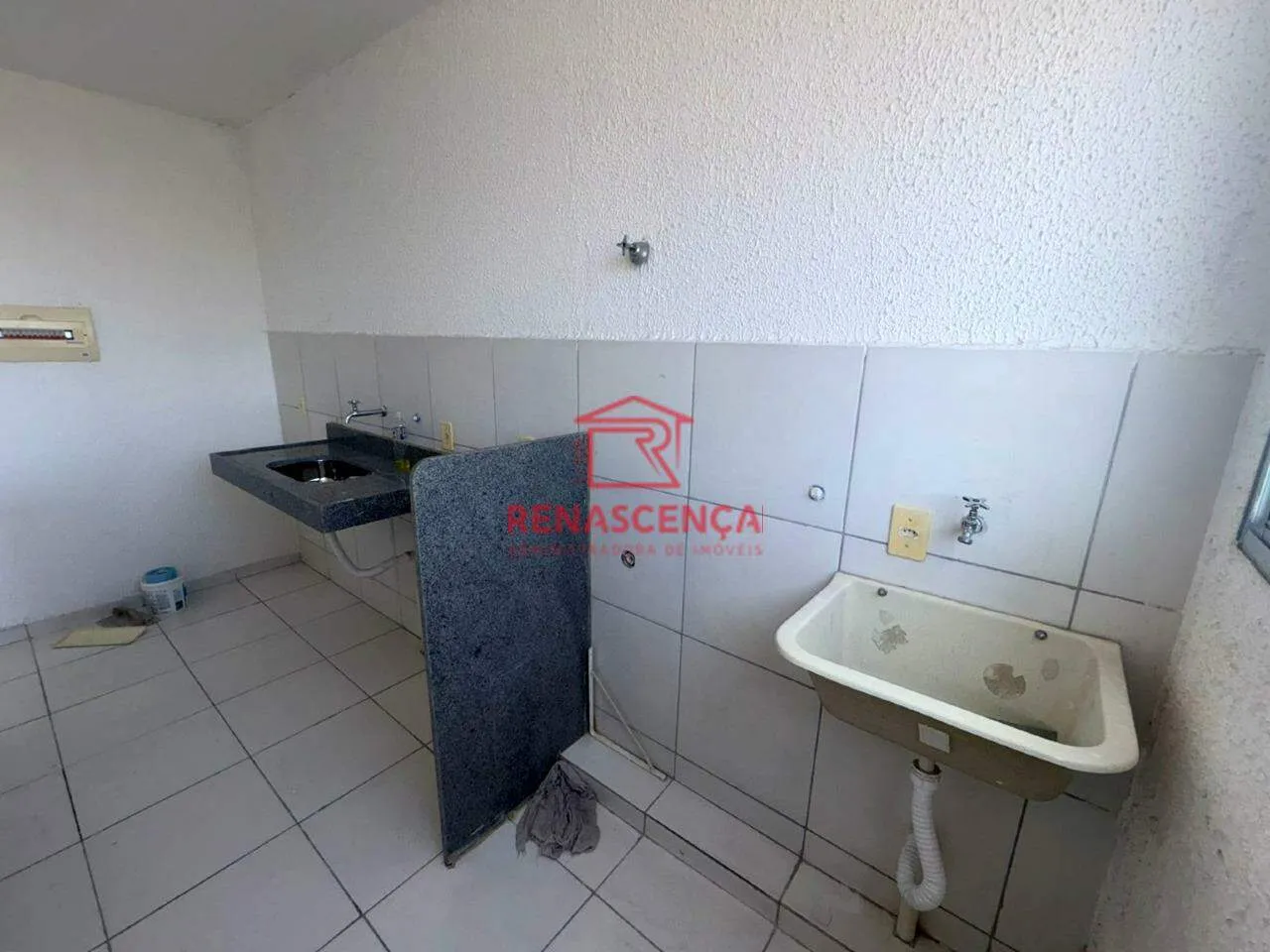 Unfurnished apartment with 2 bedrooms and pool — photo 12
