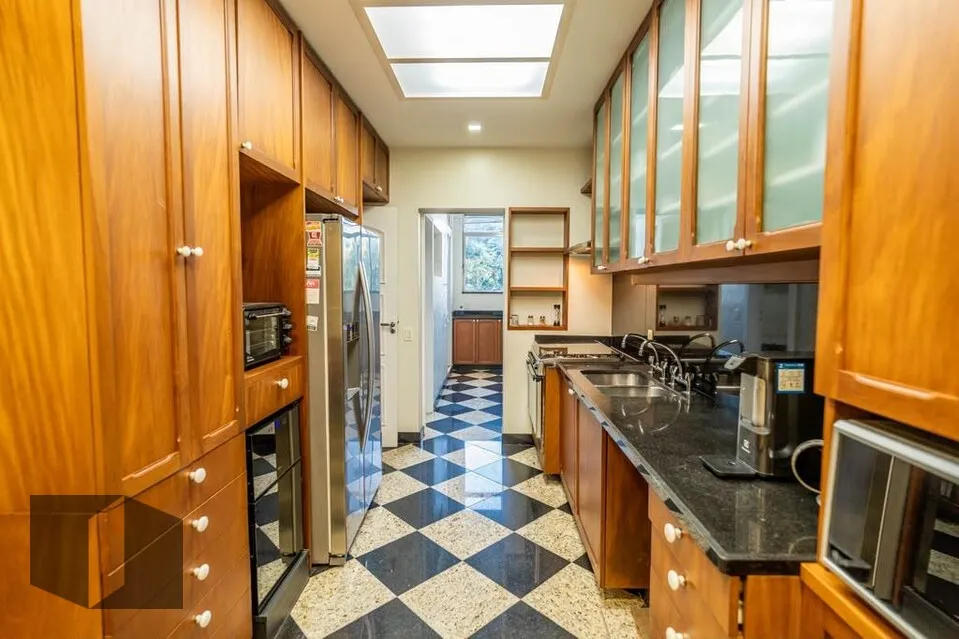 Apartamento com 4 quartos e cozinha fechada a gás — photo 45
