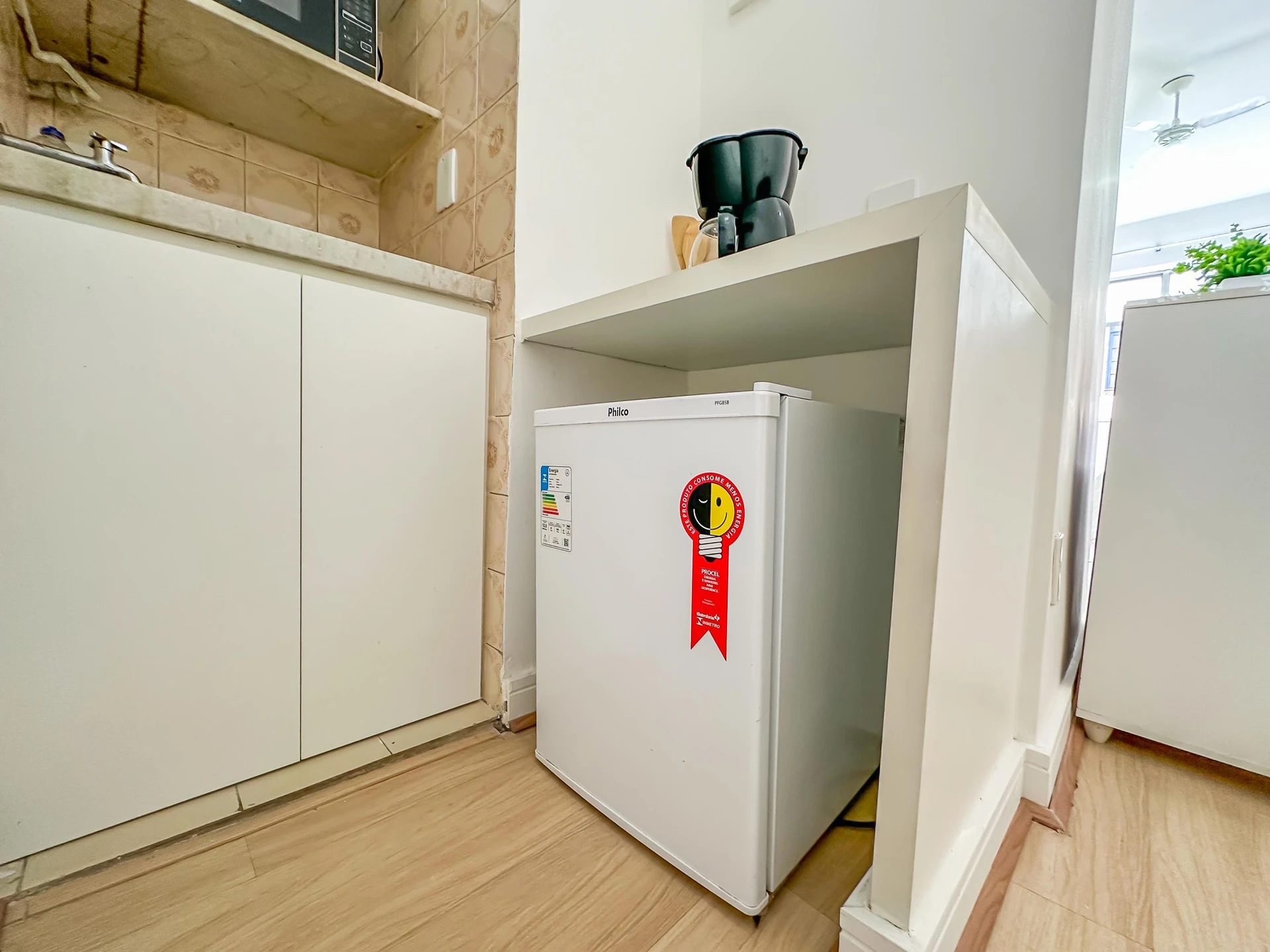 Furnished studio, 30 m², with wood or laminate floors — photo 4