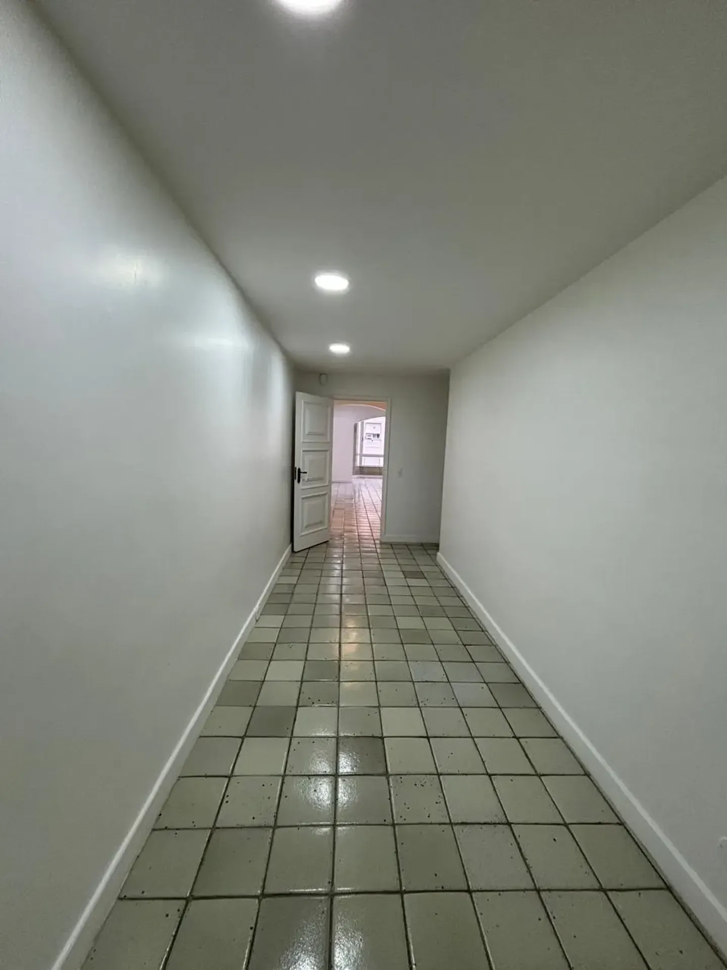 Apartment, 280 m², with a water view — photo 37