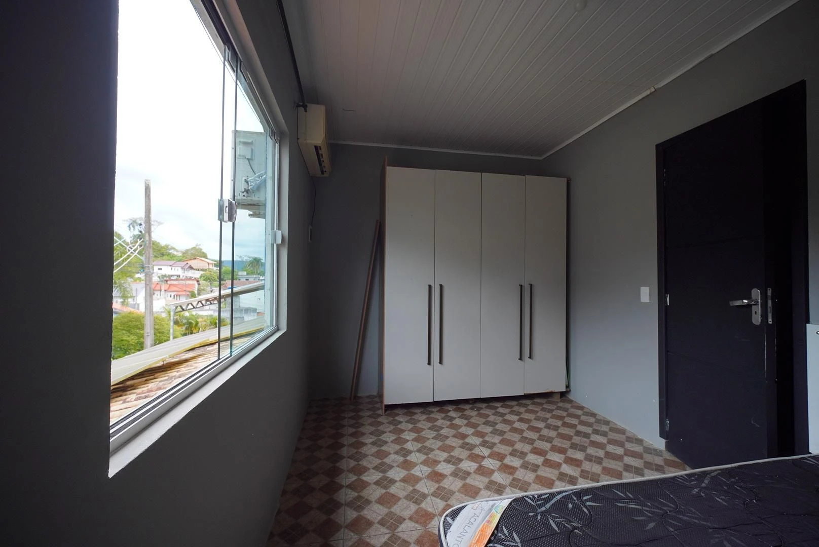 2-bedroom house with a garden — photo 10