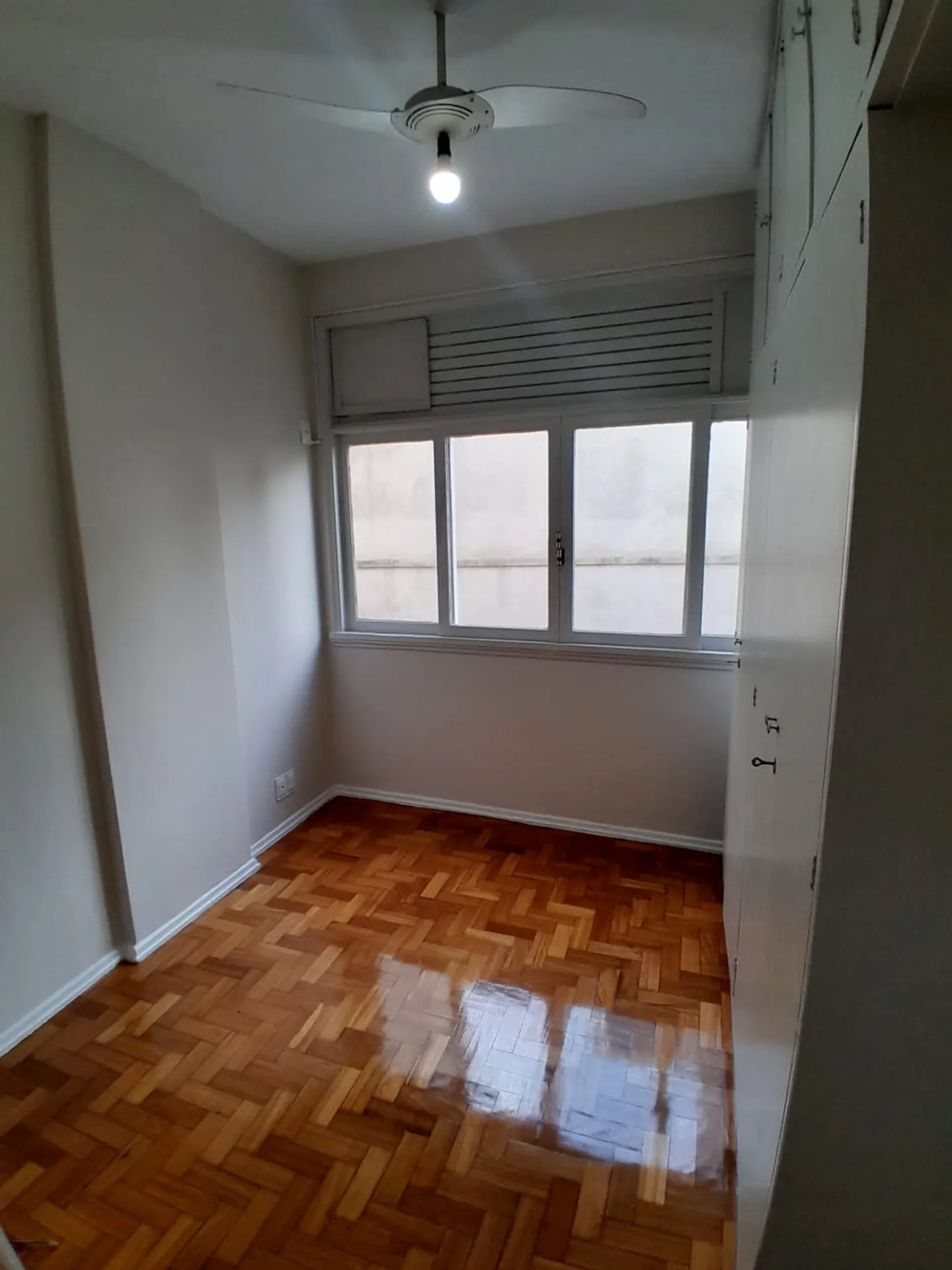 Departamento de 3 dormitorios con piso de madera o laminado — photo 17