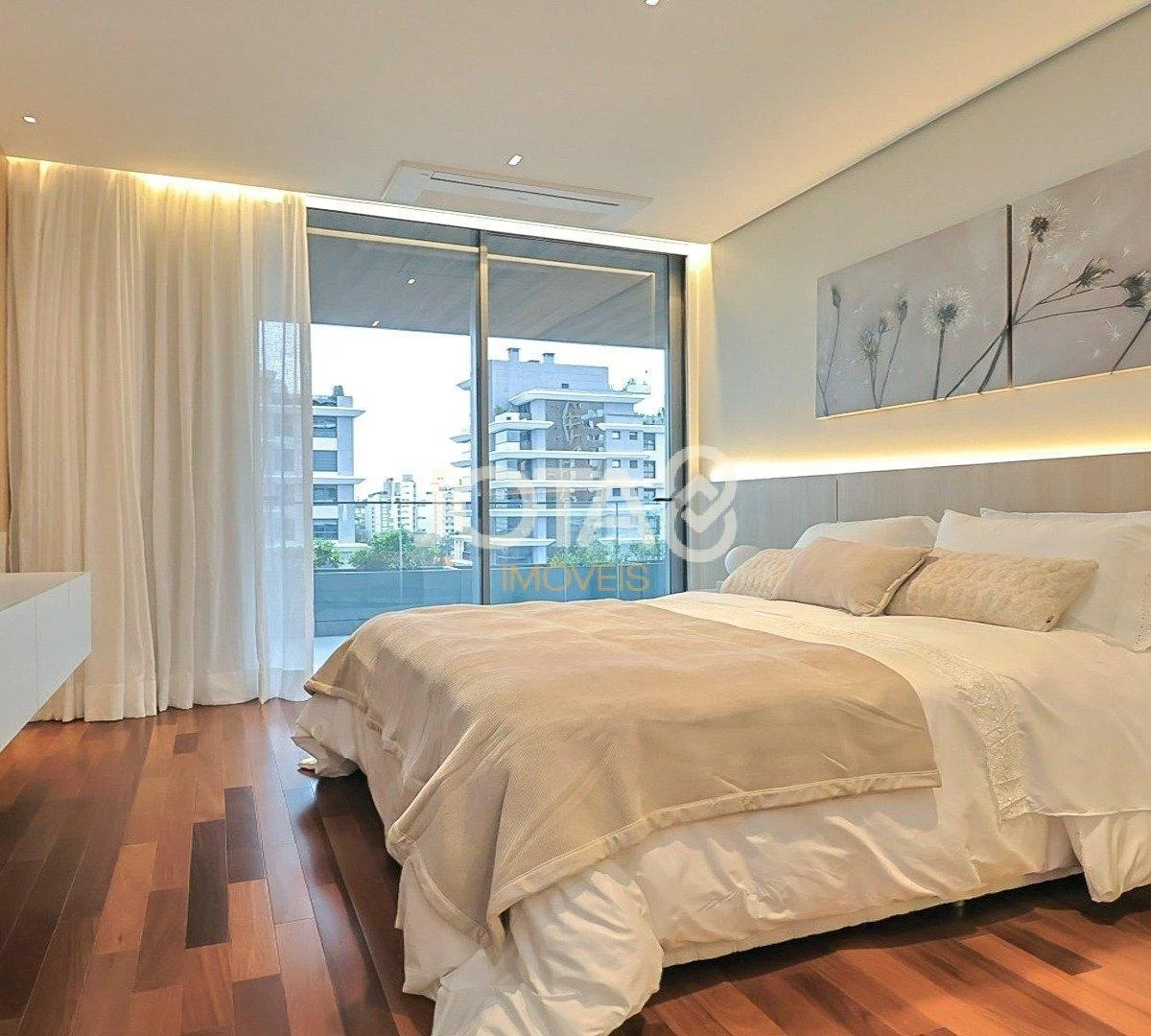 Furnished 195 m² apartment with 2 en-suite bedrooms — photo 10