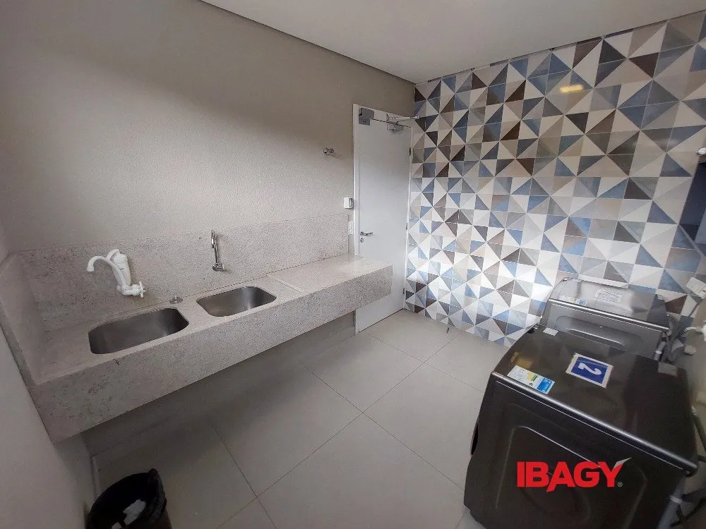 Apartamento de 1 dormitorio con cocina abierta — photo 28