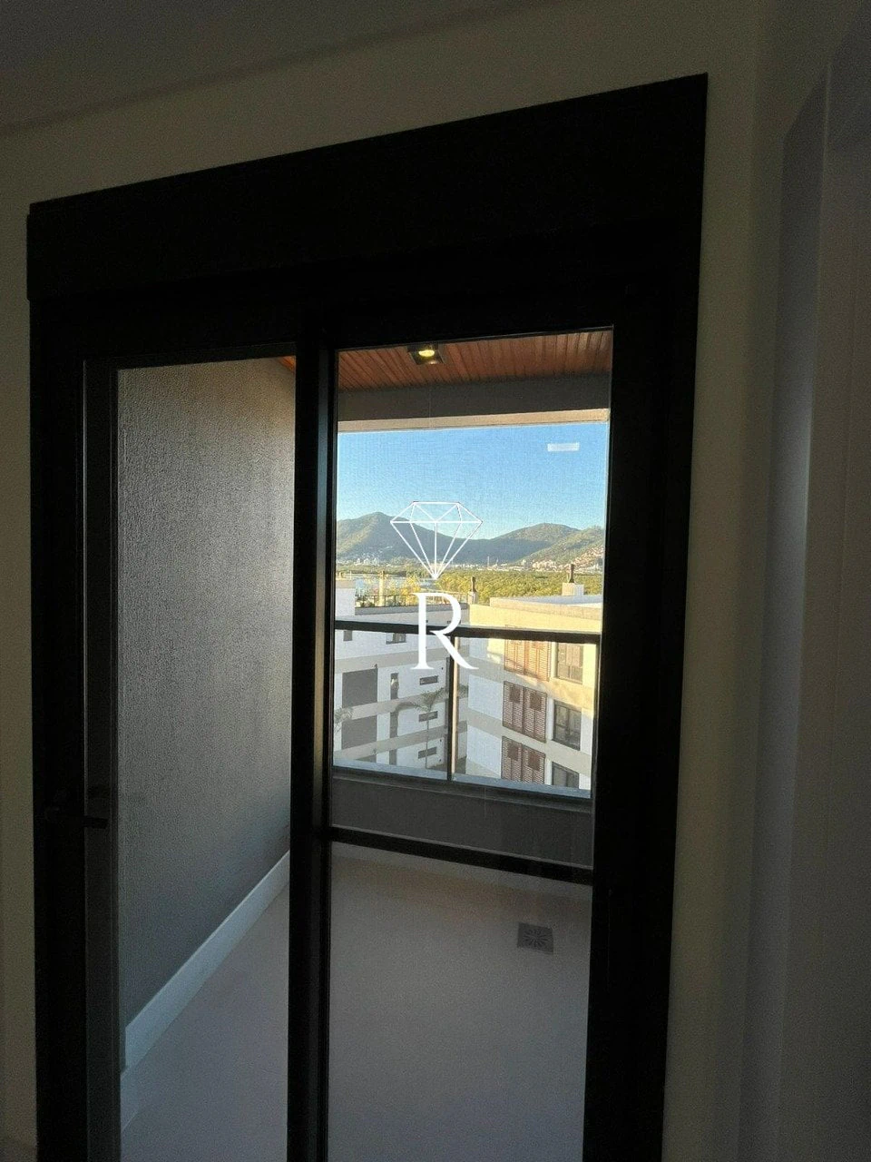3-bedroom apartment with a grill on the balcony — photo 25