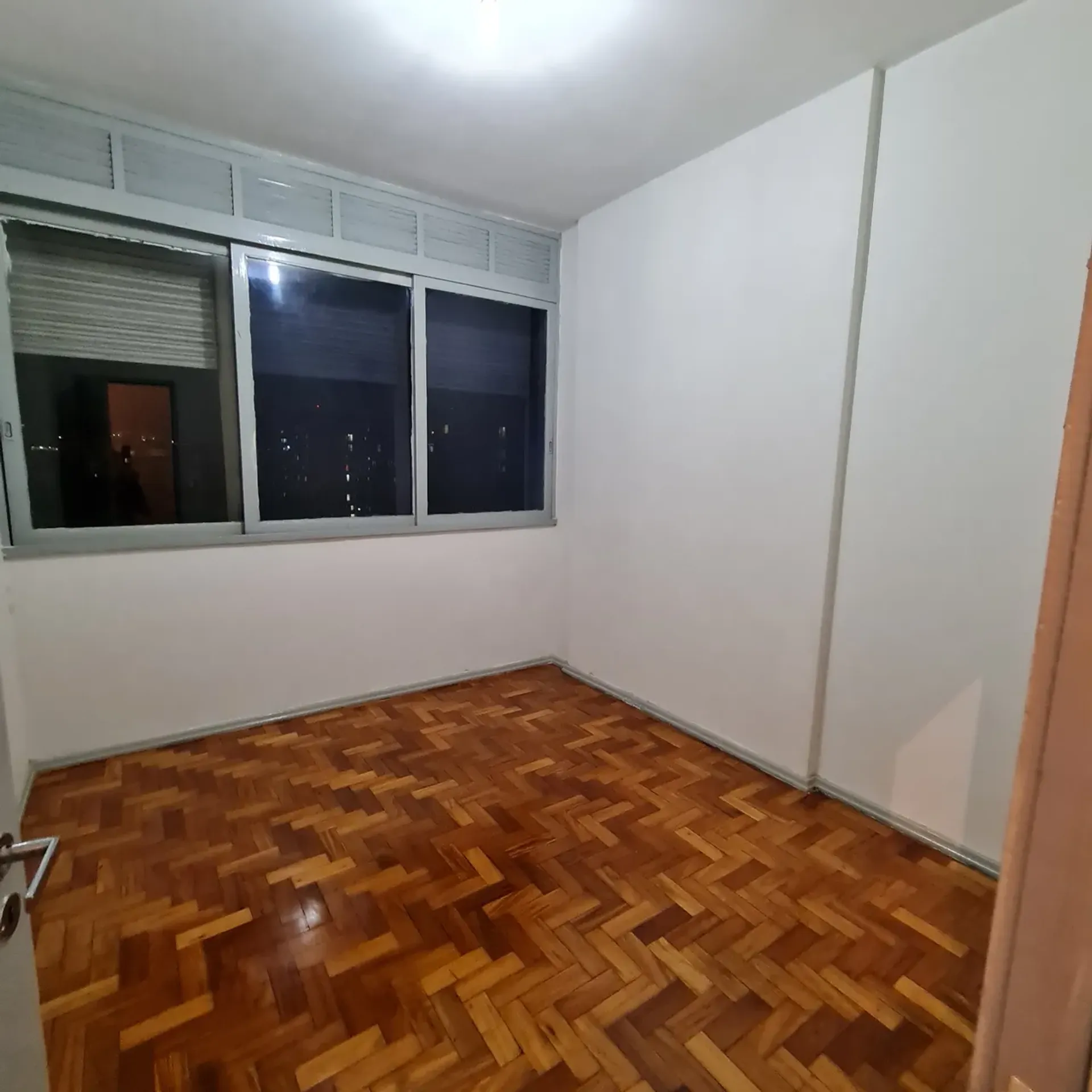 Apartment on the 9th floor with wood or laminate floors — photo 13