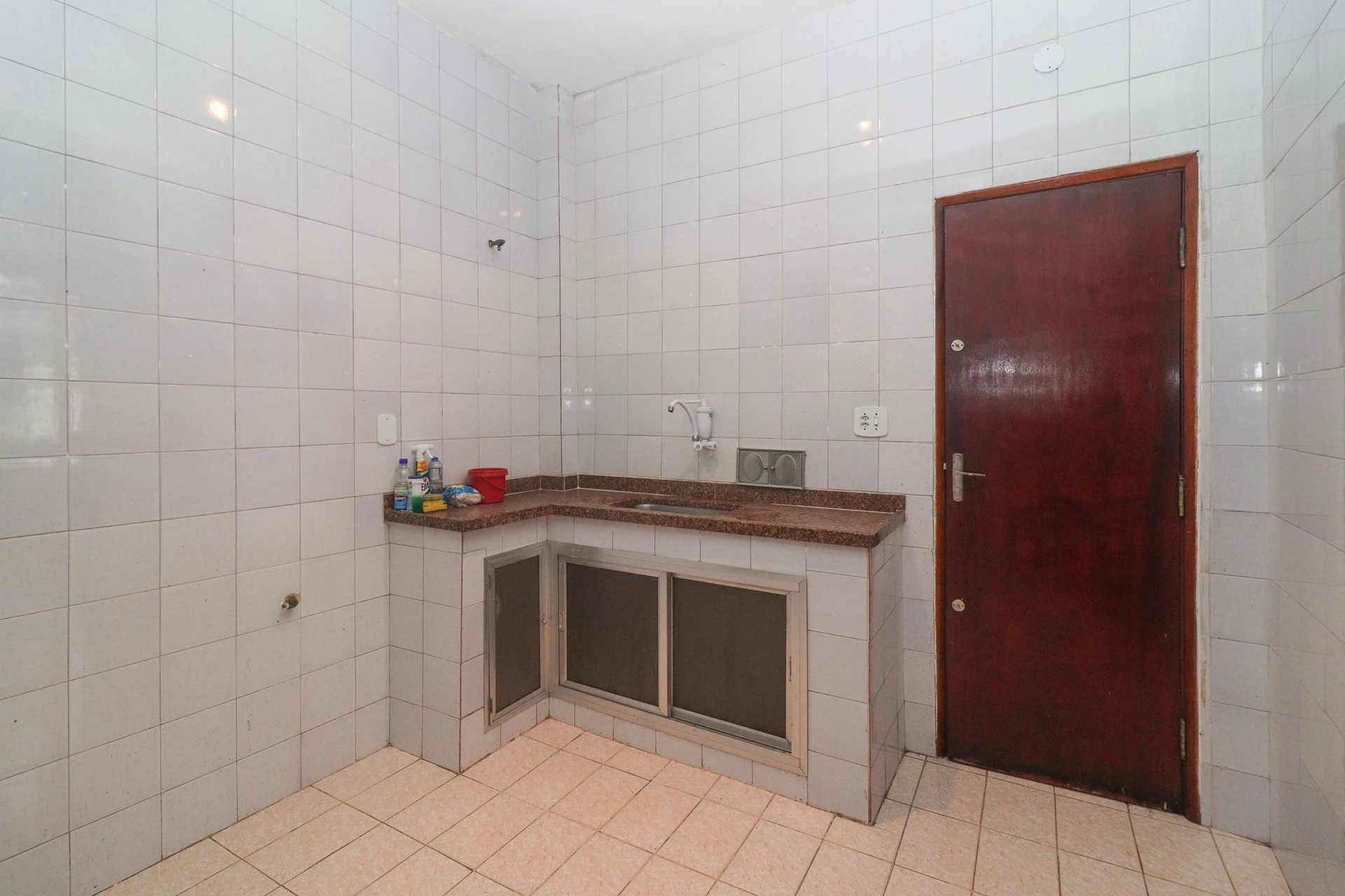 Квартира з 2 спальнями та дерев'яною підлогою або ламінатом — photo 6