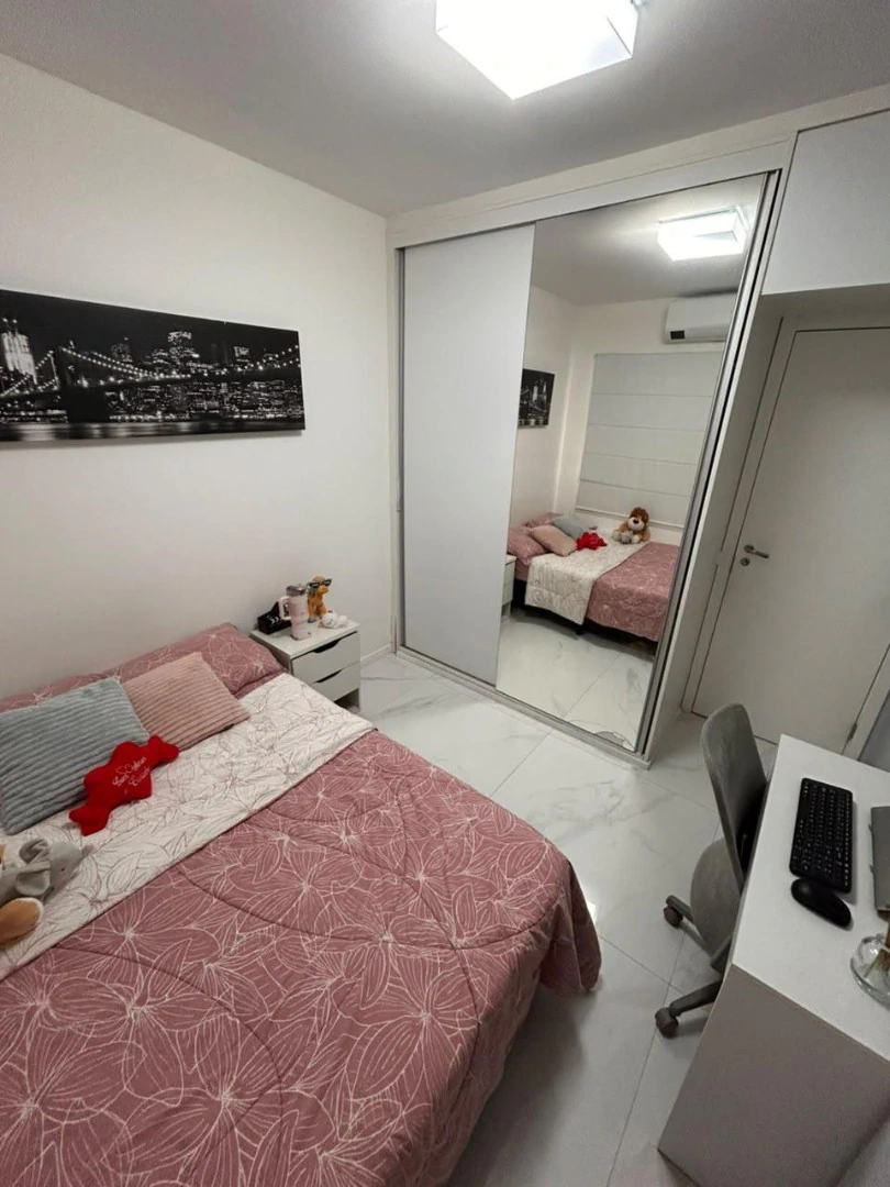Walk-in closet in a 4-bedroom apartment, 115 m² — photo 10