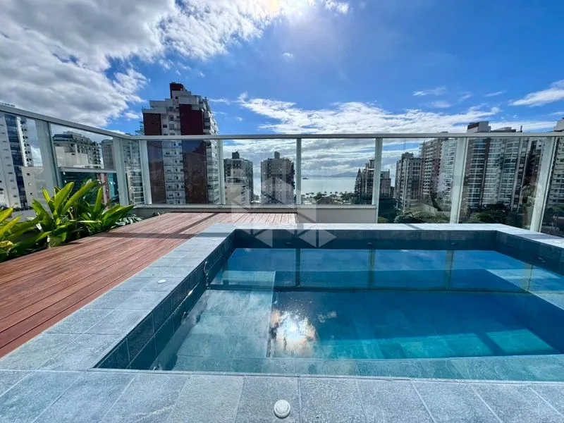 One-bedroom apartment with a glass-enclosed balcony — photo 7