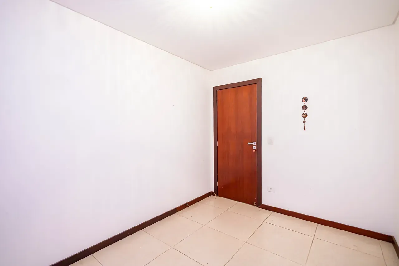 Furnished house with 5 bedrooms and 470 m² — photo 103