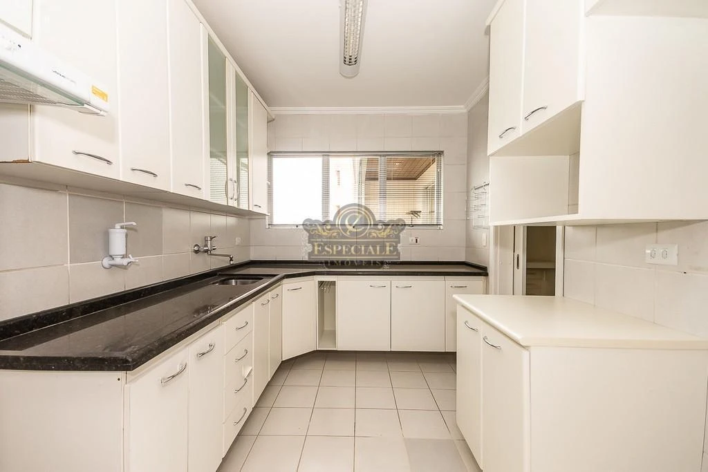 167 m² apartment with a grill on the balcony and a bathtub — photo 2