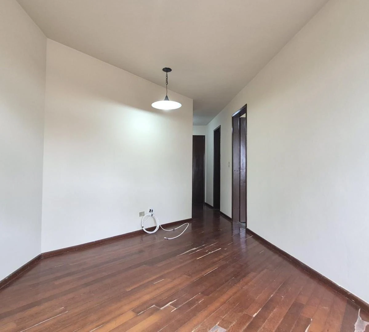 2-bedroom apartment with wood or laminate floors in Curitiba — photo 5